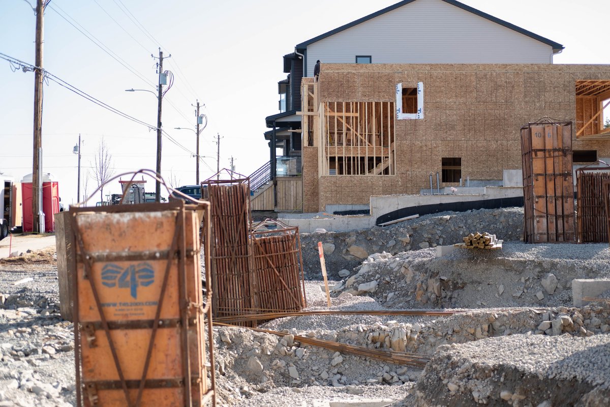 ConstrSafetyNS's tweet photo. On Monday of this past week we spent time with @NSLAE @NSHomeBuilders, hosting Curbside Coffee Chats on Fleetview Drive. We shared snacks and talked with residential home builders about safety. We are working together to reduce injuries and change the conversation around safety. https://t.co/R3MWcrvZpw