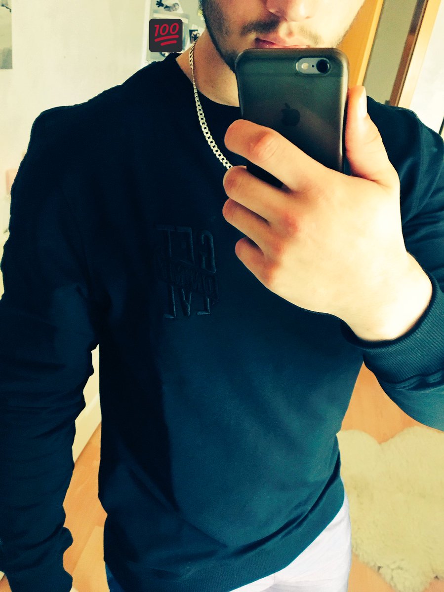 MB13_Ares's tweet photo. Kuss geht raus an @MontanaBlack 😘 Einfach ein Hammer Merchandise!❤️Gönnt Euch Den LONGSLEEVE!!! #BesterMann #BestYTer #BestStreamer #MB88 #8JahrePureUnterhaltung💘 https://t.co/pyD8Px0Q4O