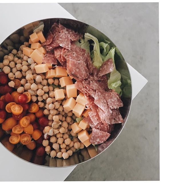oilandgrain's tweet photo. A mega delicious salad almost anyone will like. It’s filling, tasty &amp; great for entertaining! You can get the recipe from @designlovefest -> ➡️https://t.co/YSxJc8QHXO ⬅️ https://t.co/XfSgcBffm6 https://t.co/Piu9f8OFAL