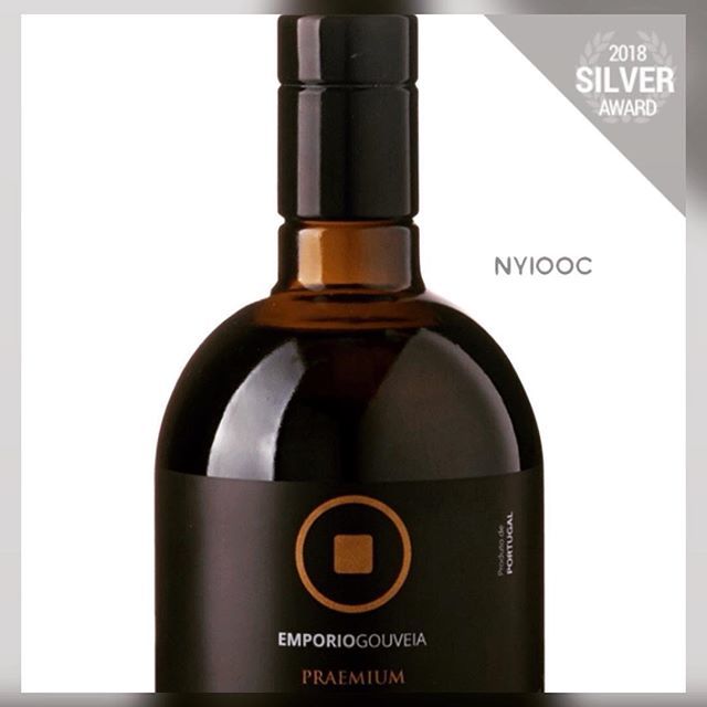 winevoo_'s tweet photo. silver happiness... #thankyou #casadesantoamaro #intodesign #nyiooc2018 #2018nyiooc @emporiogouveia #emporiogouveiablackbottle #azeiteemporiogouveia #evoopraemium #evoo #portugal #doptrasosmontes #offthewall https://t.co/OBU88dD9MR https://t.co/BwAGkLsUjt