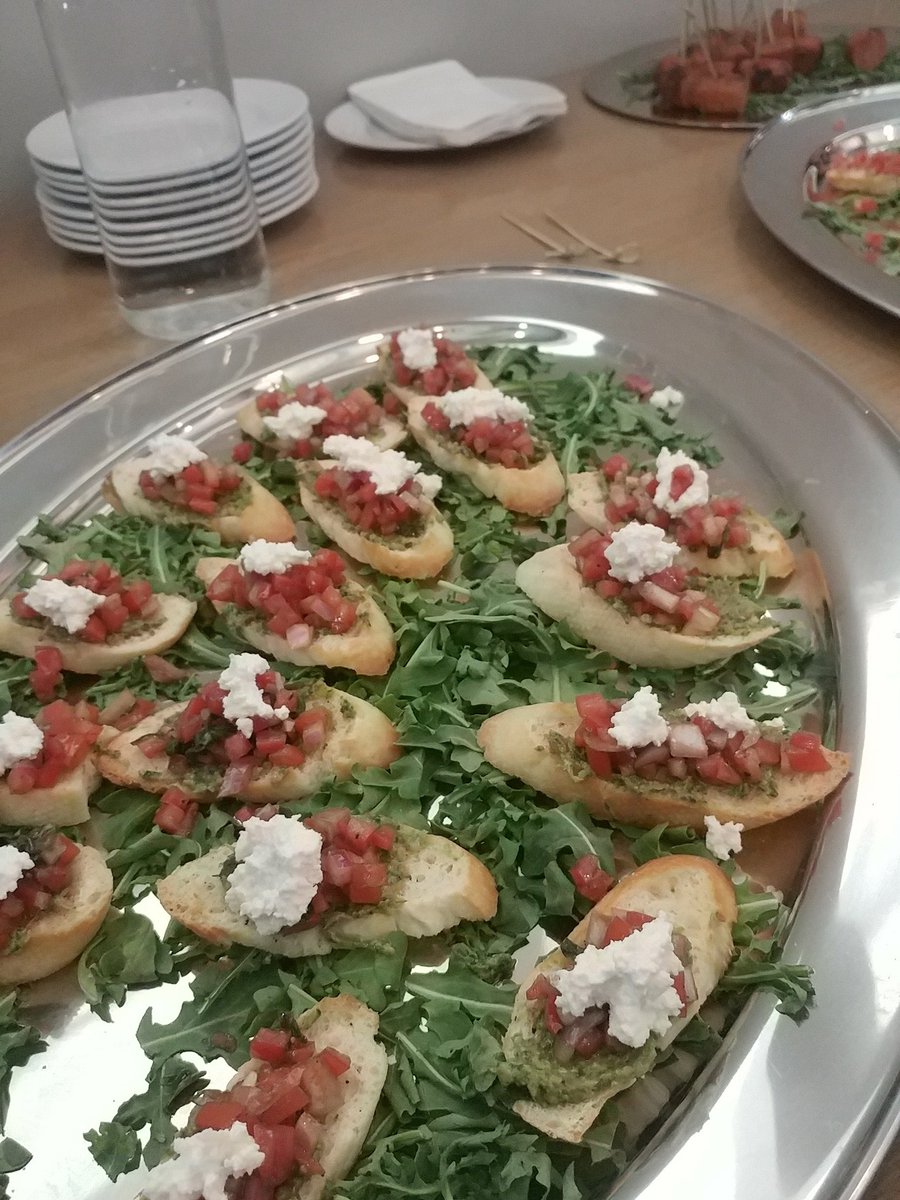 yourYEGBA's tweet image. Pics from tonight's #EBAmixer - food, drinks and business. Thanks members and guests for coming! 

#yegbiz #smallbiz