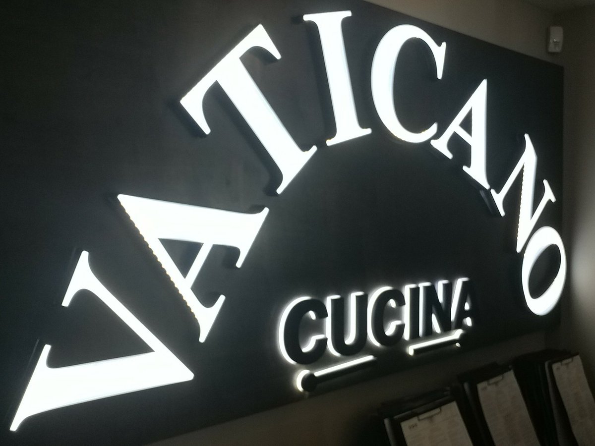 yourYEGBA's tweet image. Pics from tonight's #EBAmixer - food, drinks and business. Thanks members and guests for coming! 

#yegbiz #smallbiz