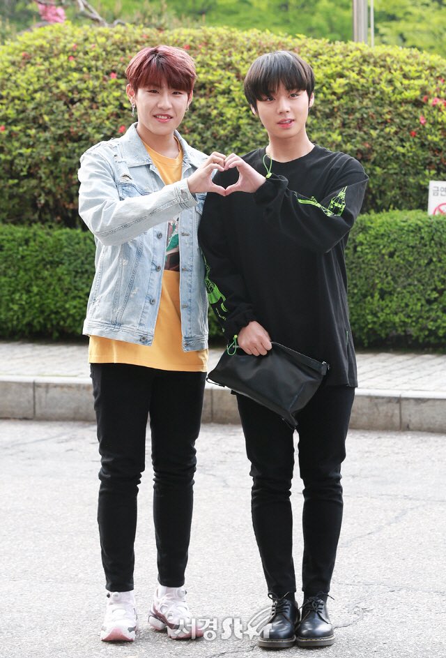 parkwoojin_th's tweet photo. [📷] 180427 ภาพอูจินและจีฮุนขณะเดินทางไปถ่ายทำรายการ Battle Trip จากสำนักข่าวค่ะ ✈️✨ #WANNAONE #ParkWoojin #박우진 #박지훈 https://t.co/umfcngY131