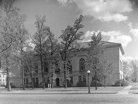 BGRelived's tweet image. The McFall Center which currently houses the Office of the President of the University was the University's library from 1927 to 1967. At the time of its creation, the library was built to serve 800 students. The budget for the original building was $275,000. #bgsu #tbt