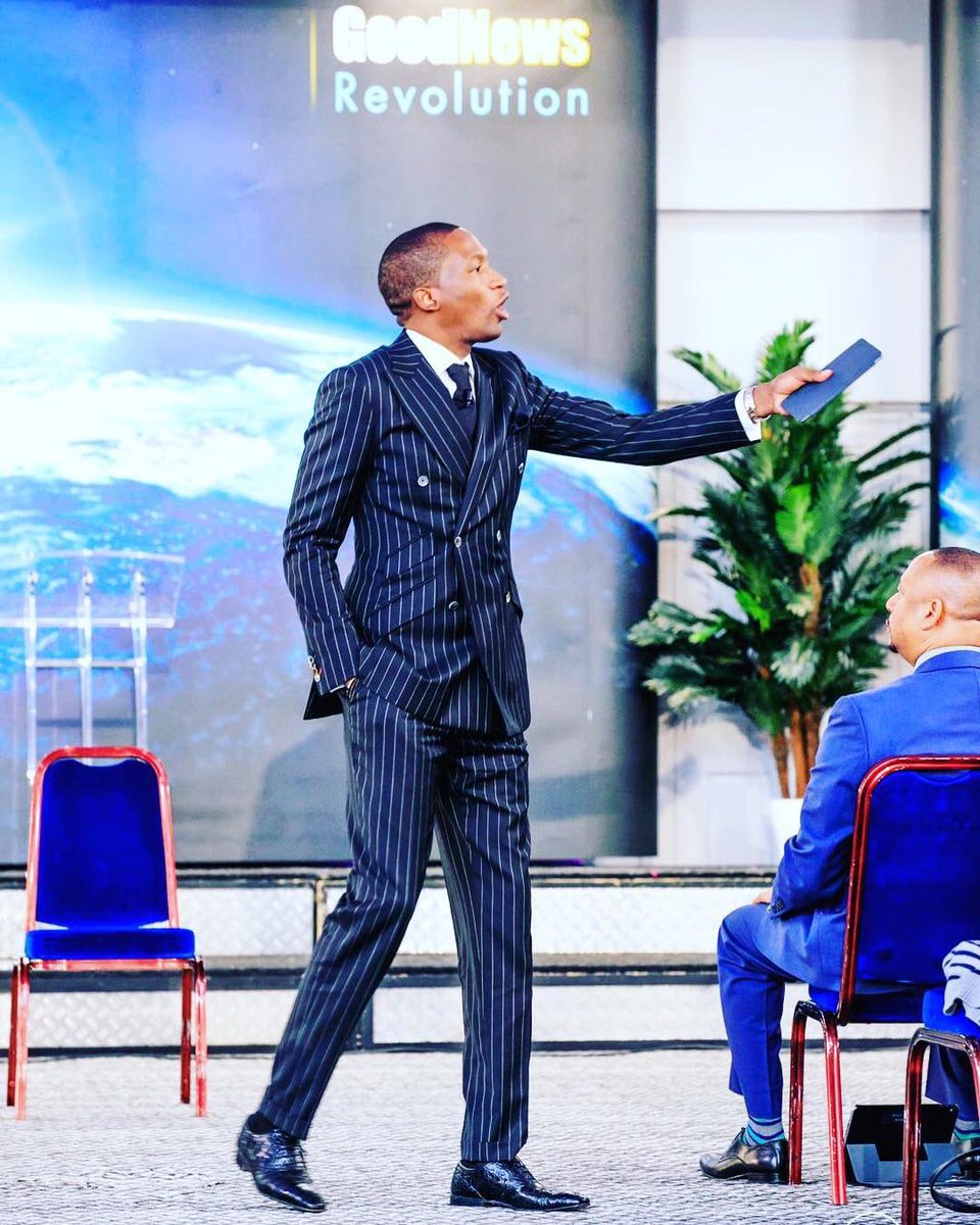 TGNCParis's tweet photo. Je provoque une réaction... que vous m'aimez ou pas!
#TakeNotesDontHate #VachingovukuraTichingopupura @UebertAngel https://t.co/ZhLM5QEoVL