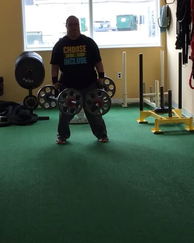 MAD_Performance's tweet photo. Dominic making look easy. #feedem #farmerscarries #mad #madperformance #strongguy #powerlifting https://t.co/vsKF7qPzOT
