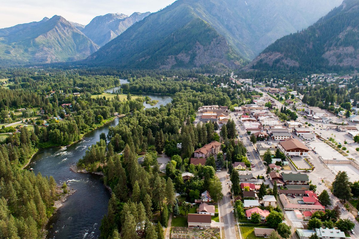 leavenworth_wa's tweet photo. Mountaintown? Yes. Rivertown? Yes. Enjoy an escape to the Bavarian Village to enjoy the best of both worlds! #leavenworthwa #mountains #rivers #purepnw https://t.co/NAQUXhIYhM