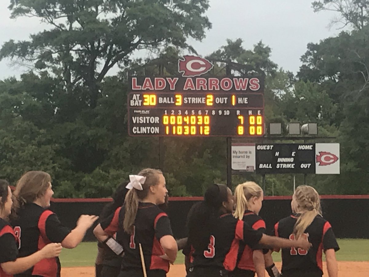 BRobMSCTE's tweet photo. @goarrowsoftball moves on to Round 2 of the playoffs after Chelsea Waddell’s walk off double. Way to go ladies!!! #AsAlwaysGoArrows https://t.co/WjJkPdRHUQ
