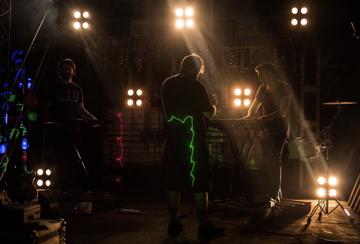 OUT TOMORROW 27/04
Waiting (City Lights)
By <a href="/gutigonzalez_py/">Guten</a>