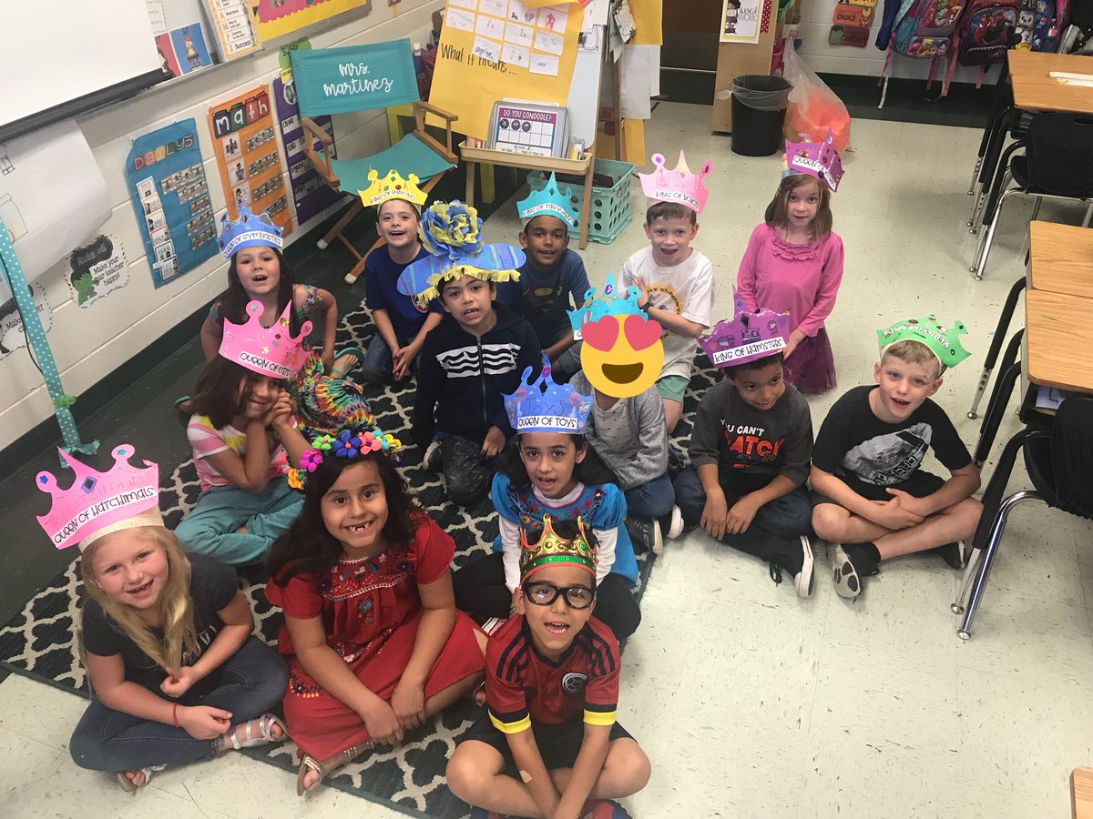 mrsmartinezkids's tweet photo. Just about the cutest Fiesta Royalty ever! Viva Fiesta @NISDMay style #superfirsties #VivaFiesta https://t.co/desCiZk0Ir