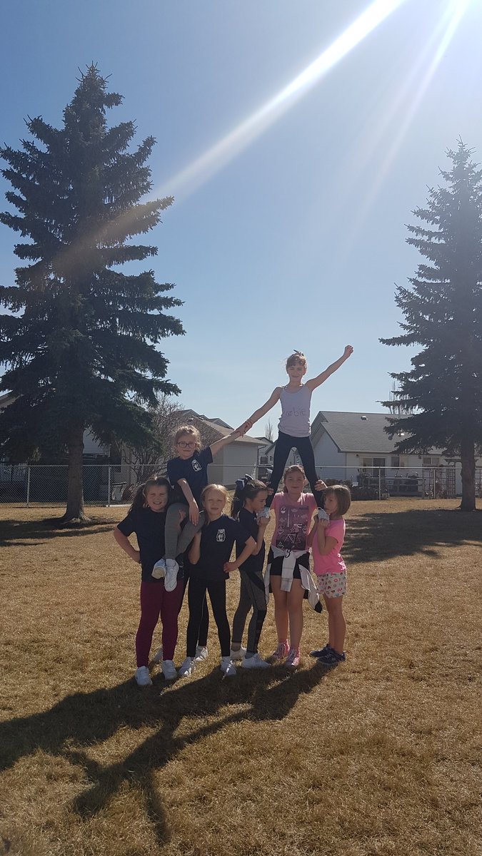 Loving the sunshine while working on our pyramid! Way to go ladies!! #elemcheer #albertacheer #proudcheercoach <a href="/ENDHuskies/">École Notre Dame</a>