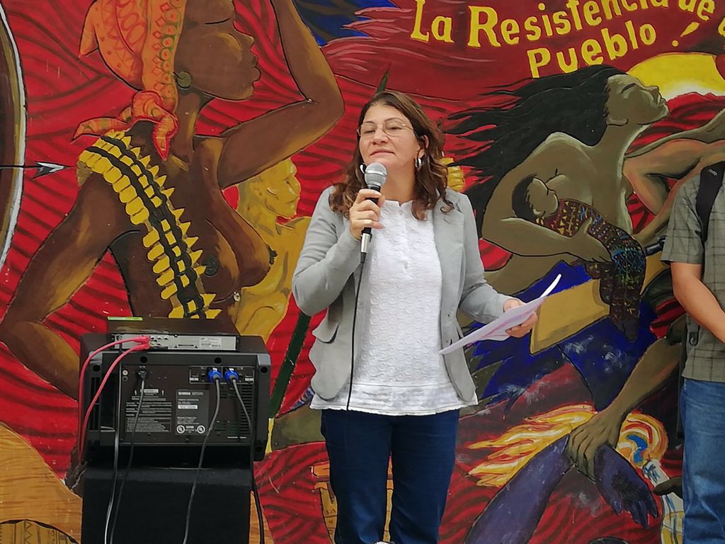 SandraComunes's tweet photo. En nuestra visita a #Venezuela hoy estuvimos en la Plaza Marulanda, conociendo el gran esfuerzo que ha hecho la comunidad por mantener este lugar representativo para toda nuestra militancia. ¡Seguimos en resistencia a pesar de las dificultades! https://t.co/s68lBTsa3g