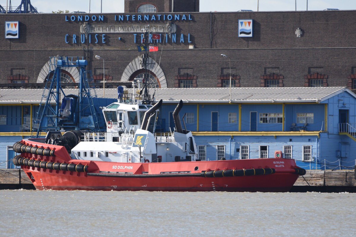 GravesendInPics's tweet photo. @kotugsmit #SDShark #SDDolphin  &amp; #RTAmbition at #Tilbury https://t.co/IqvAv2qzV6
