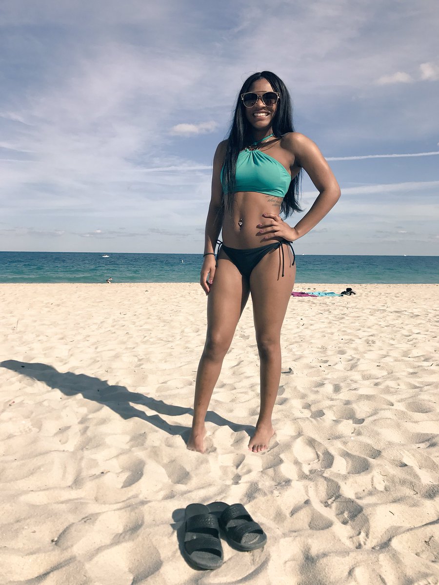 theecherokee's tweet photo. #finefemalesinthemilitary https://t.co/TywYoY4Yzp