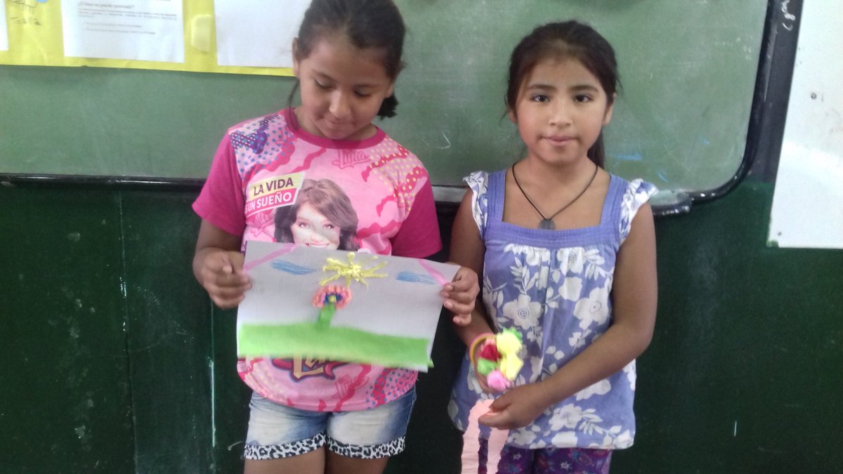 Normitadelicia's tweet photo. Hermosa jornadas en taller de manualidades . Maestra Norma Martinez.dictado 21/04/18 https://t.co/8va8YkAm5B