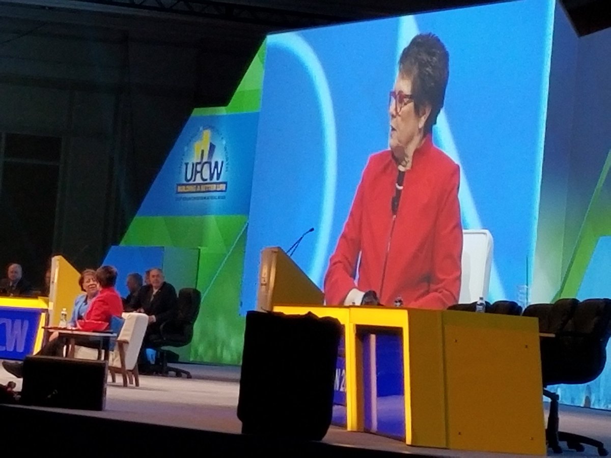 BanaagAlex's tweet photo. On the stage Sister Esther Lopez and Billie Jean King- A Longtime champion for Social justice and Equality, a strong voice in the national conversation surrounding gender equality. #2018UFCWcon #BuildingABetterLife @UFCW @UFCWCanada @UFCWOUTreach @TUACQC #1u https://t.co/W8JyeAYSXj