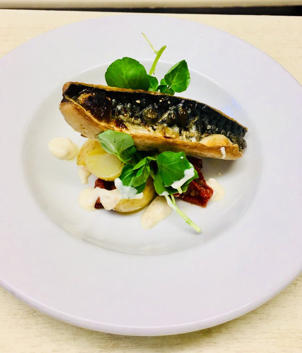 🌟New this year🌟
Pan Fried Mackerel Fillet🐟 Watercress, Potato, Sun Blush Tomatoes🍅 Horseradish Cream #thegalleyios #IslesofScilly #StMarys #freshproduce #freshfish @fruitsales <a href="/CelticFishGame/">Celtic Fish & Game</a>