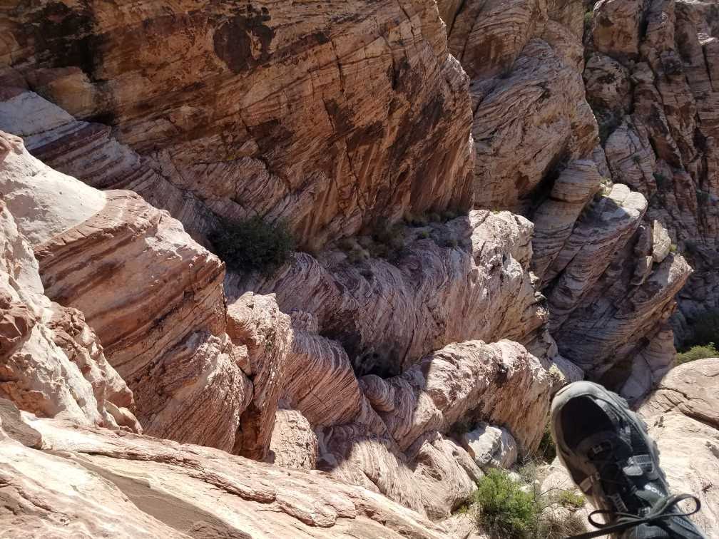 RegretsOnly's tweet photo. Morning at Red Rocks Canyon, afternoon at #2018Auto. https://t.co/nhqAfDWFHH