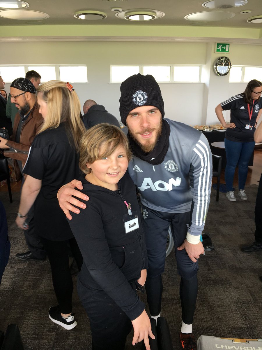 RgcBattle's tweet photo. Me and @D_DeGea at #MUDreamDay thanks David! https://t.co/RazglSyuuN