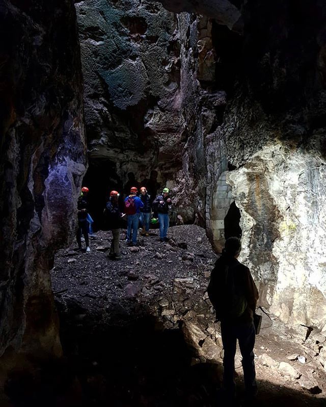 Grazie a <a href="/marcoruffino84/">Marco Ruffino</a> oggi possiamo portarvi in un sito del ragusano molto particolare, le miniere di Castelluccio-Streppenosa.  I giacimenti asfaltiferi di quest’area furono sfruttati a partire dalla fine del 1800 da aziende straniere che cavavano la… ift.tt/2Fj0Hx2