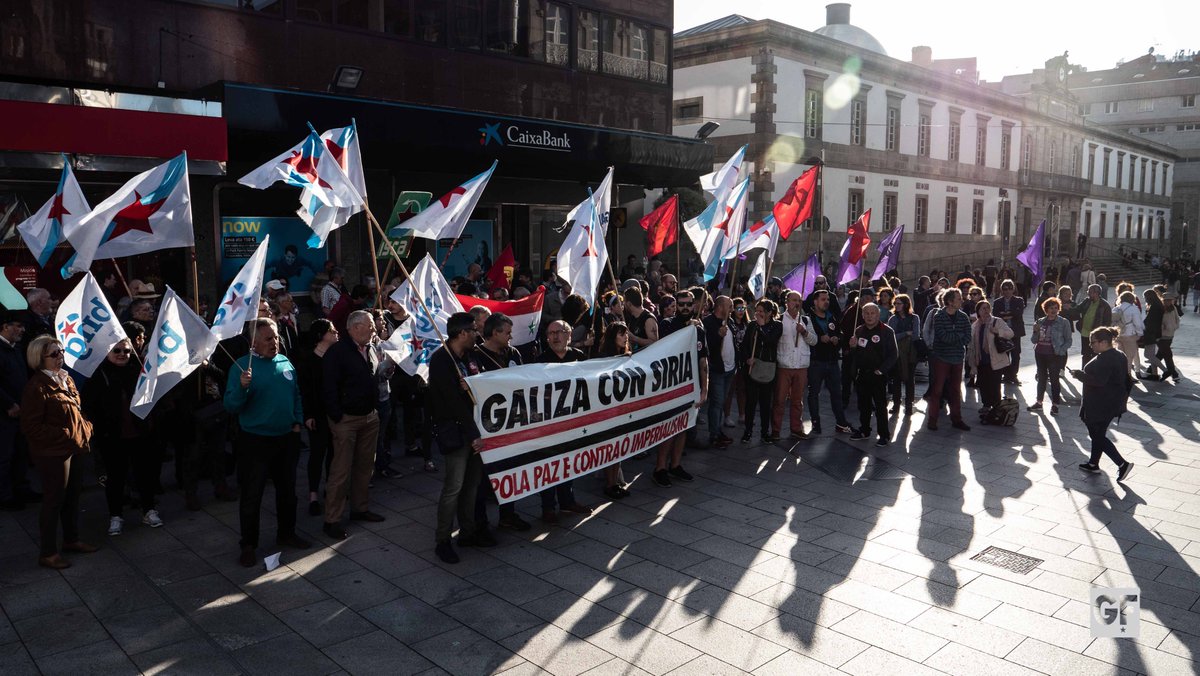 GZ_Foto's tweet photo. Contra a agresión imperialista, #GalizaConSiria! Hoxe estivemos acompañando a concentración internacionalista que tivo en lugar en Vigo para rexeitar os últimos ataques sofridos en #Siria.

Podes acceder á galería de completa aquí: https://t.co/FlAAcvbC6D https://t.co/MvL1deSwcL