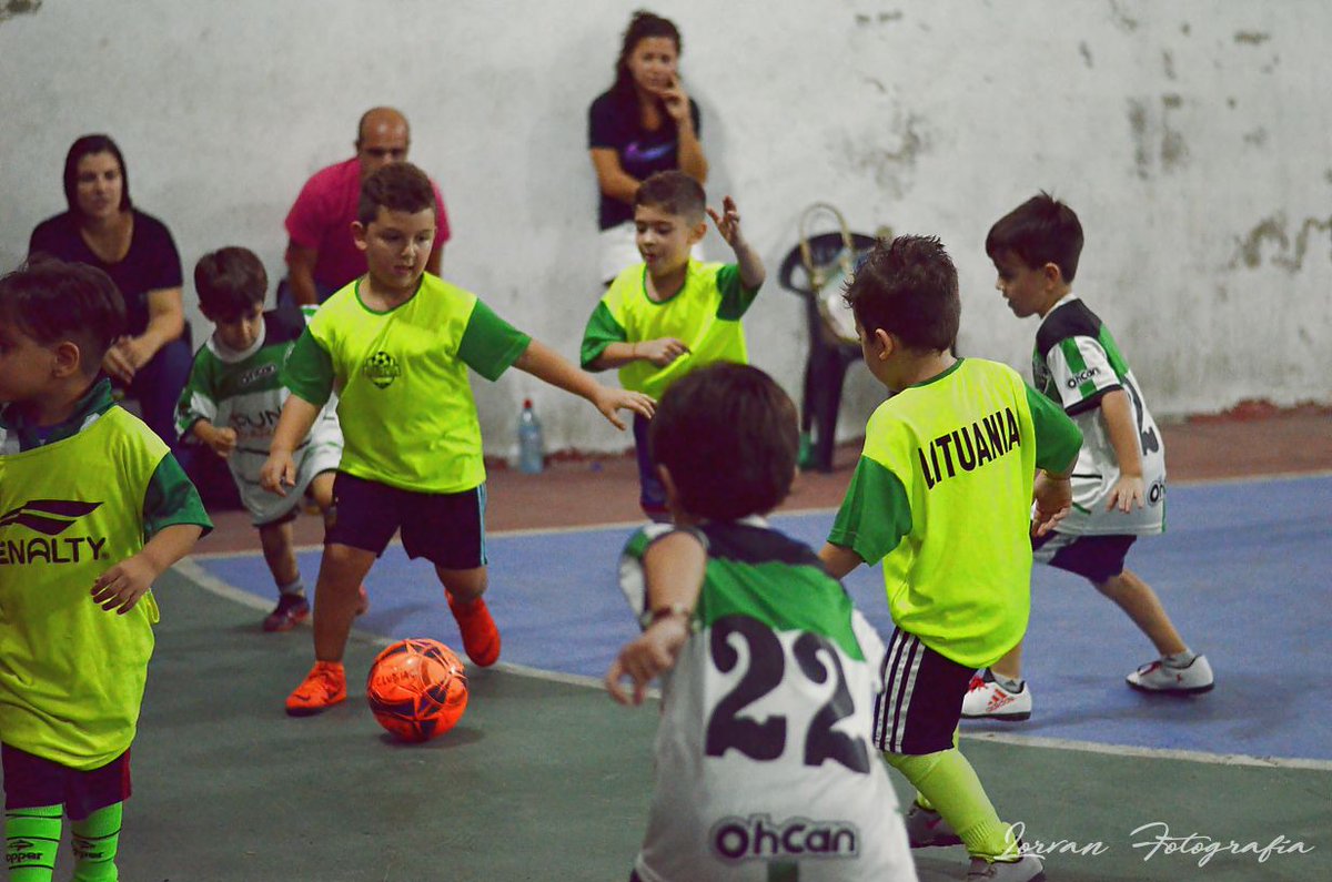 emasantoro's tweet photo. Partido de Enanos: Lituania vs Cludias 
#FSBase #Formación ⚽💚 https://t.co/CrmWT0CEQ7
