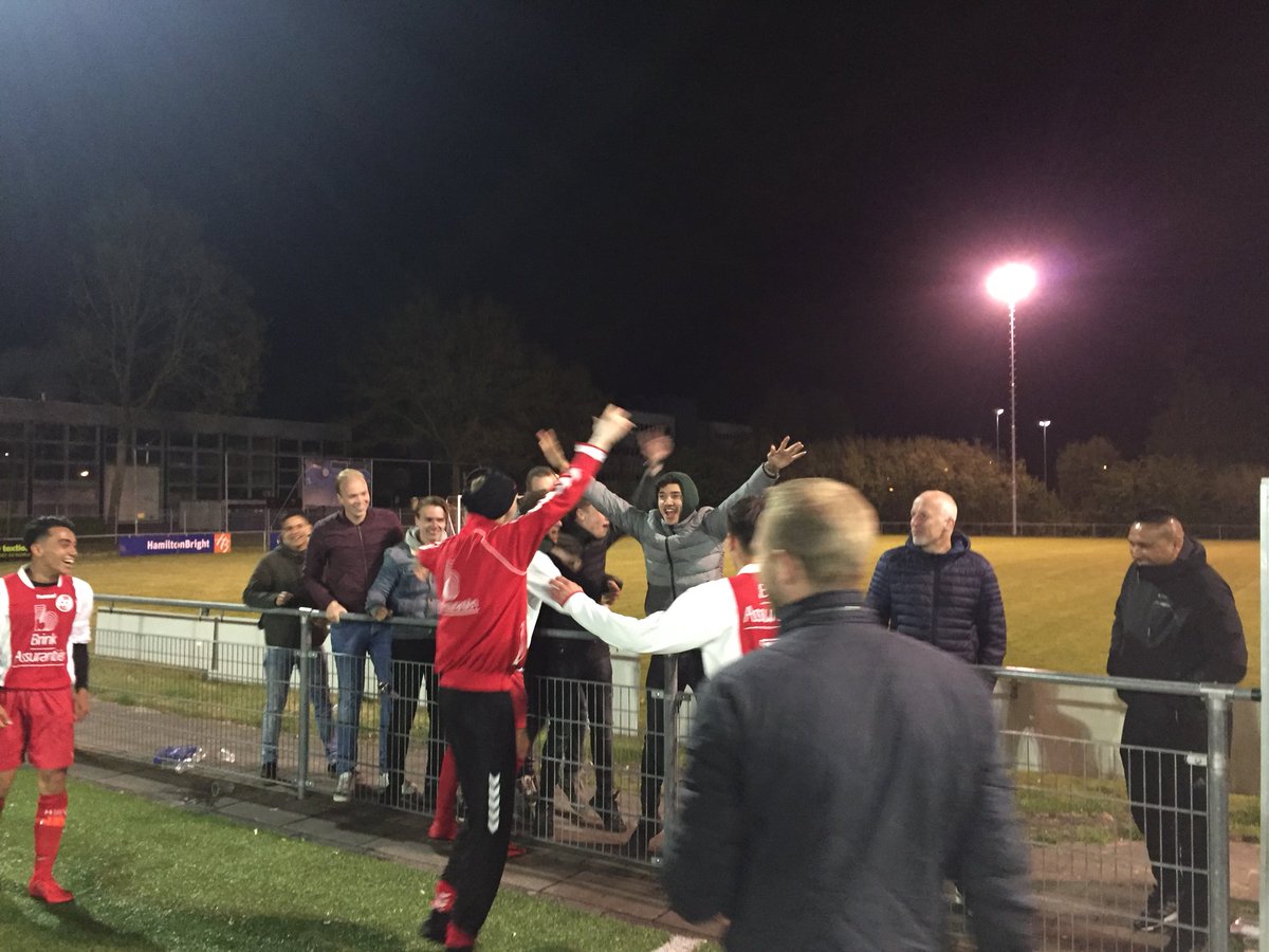 Belangrijke 0-1 overwinning in titelrace op The Knickerbockers 2. Matchwinnaar Frank Strijker. Mooi sfeertje in Groningen met veel supporters uit Hoogeveen.