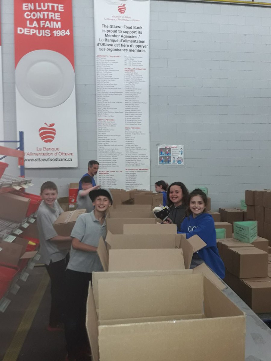 The_OJCS's tweet photo. #Grade5 students at the #Ottawafoodbank, giving back #OJCS #THEOJCS #jewisheducation #Ottawa https://t.co/47apKAbjfT
