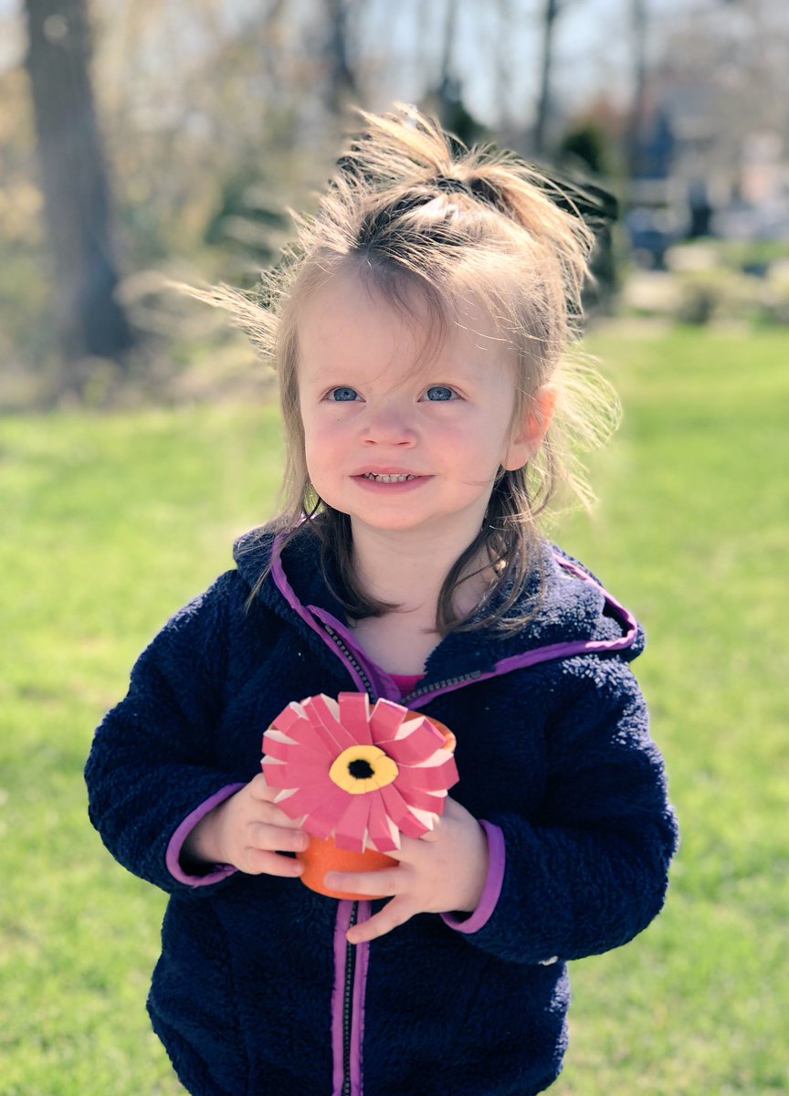 stephan94848598's tweet photo. #leearthmonthhunt A flower 🌸 we made out of a used paper cup! So pretty and no water needed 😀 https://t.co/xFAhB5Z7Rz