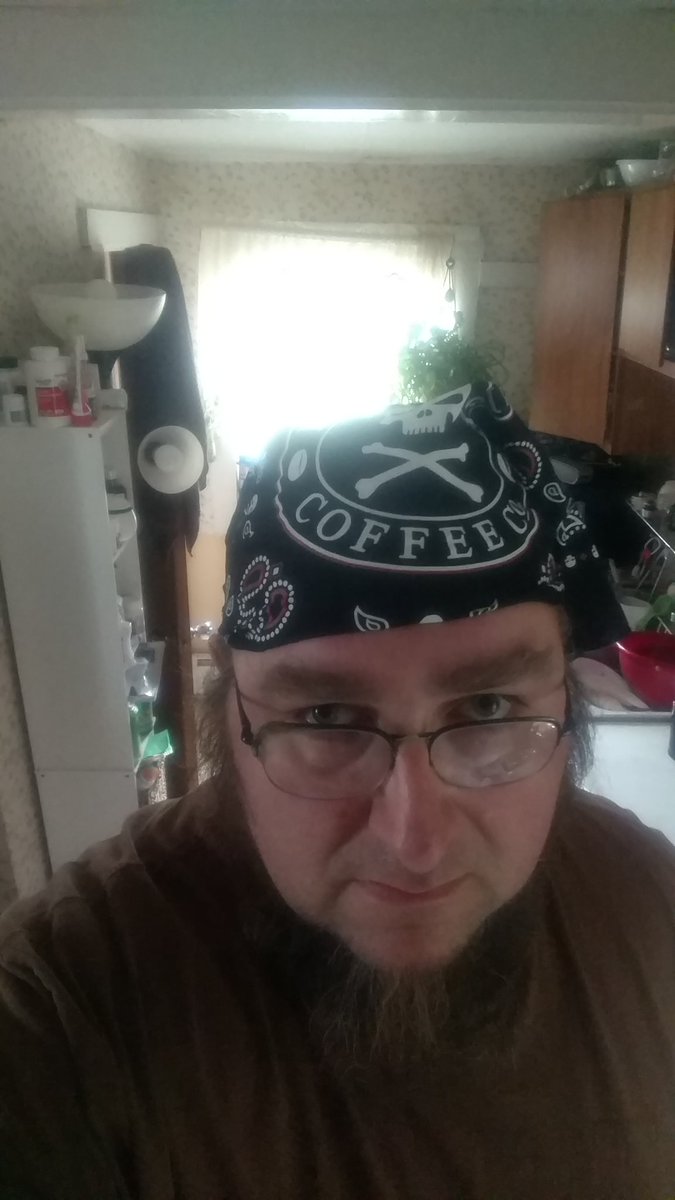 BigVigo's tweet photo. Spent the day cleaning like a gangsta and listening to @henryrollins https://t.co/IV3MIozyBP