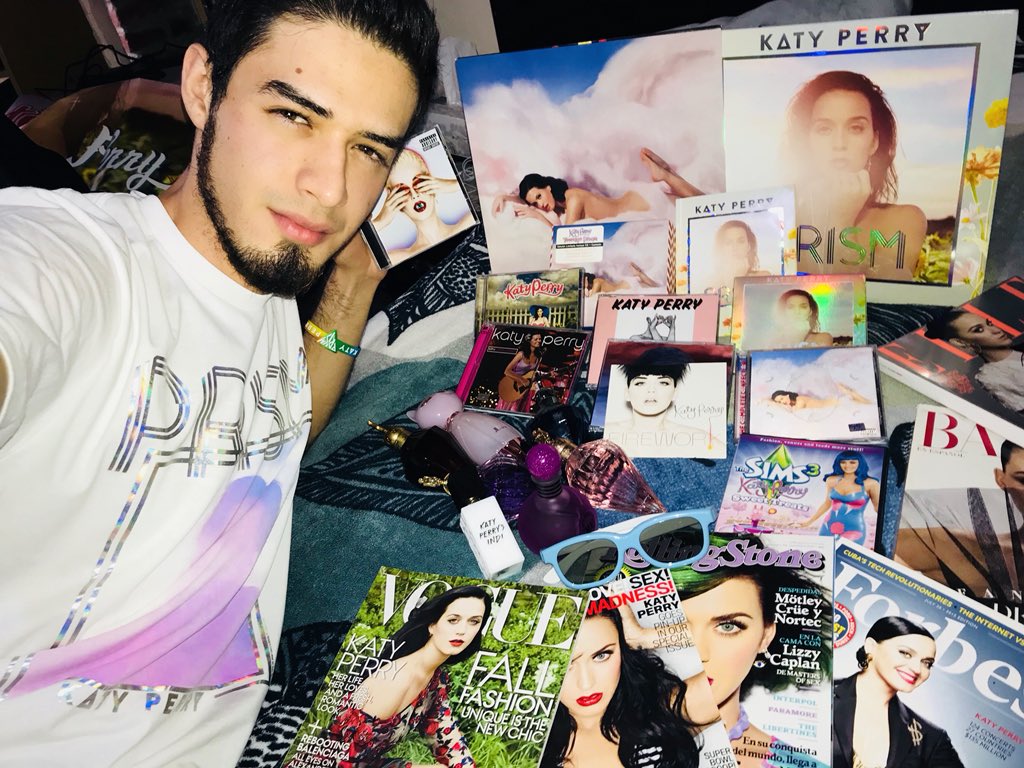 alex_hhe's tweet photo. @TodoUnShowMX @katyperry #TodoUnShowMX  Me gustaría ser uno de los diez afortunados ganadores ya que he estado esperando con muchas ansias la oportunidad de ver a mi idola en vivo. Llevo muchos años siendo #katycat y me haría muy feliz que me dieran la oportunidad de volver mi sueño realidad, gracias!💙 https://t.co/JGAm7Mo1TG