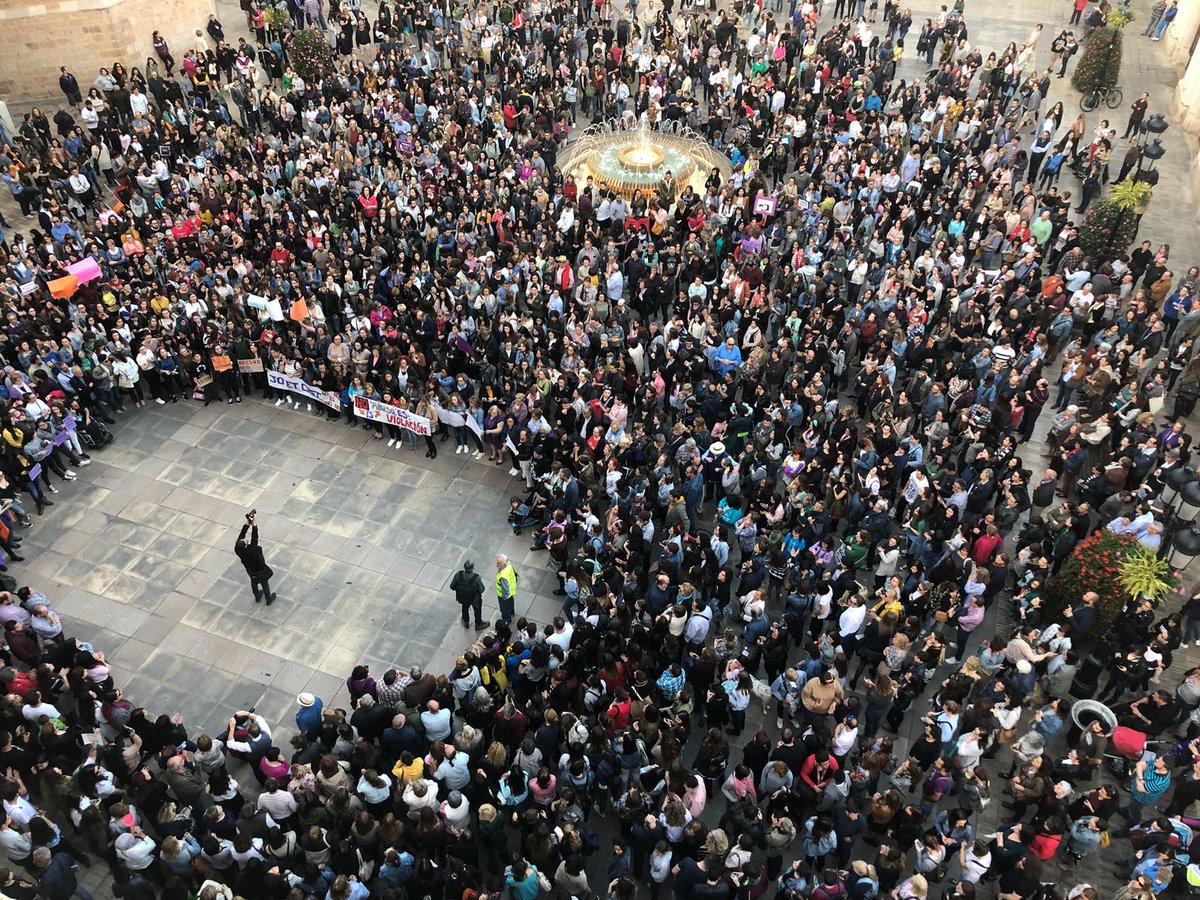 SubversivesCS's tweet photo. Avui ha sigut un dia complet! 
Que visca la lluita feminista✊

#26maig #VisibilitatLèsbica #NoÉsAbusÉsViolació #NosaltresSomLaManada https://t.co/p9PuIMISvw