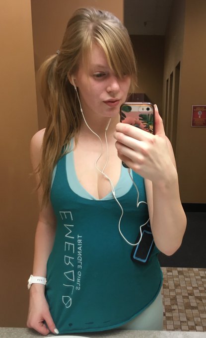 It was leg day!! Will I be able to walk tomorrow? Who knows! (Also representing @EmeraudeMedia at the<a href="/tag/newprofilepic"class="tags"><span>#newprofilepic</span></a>