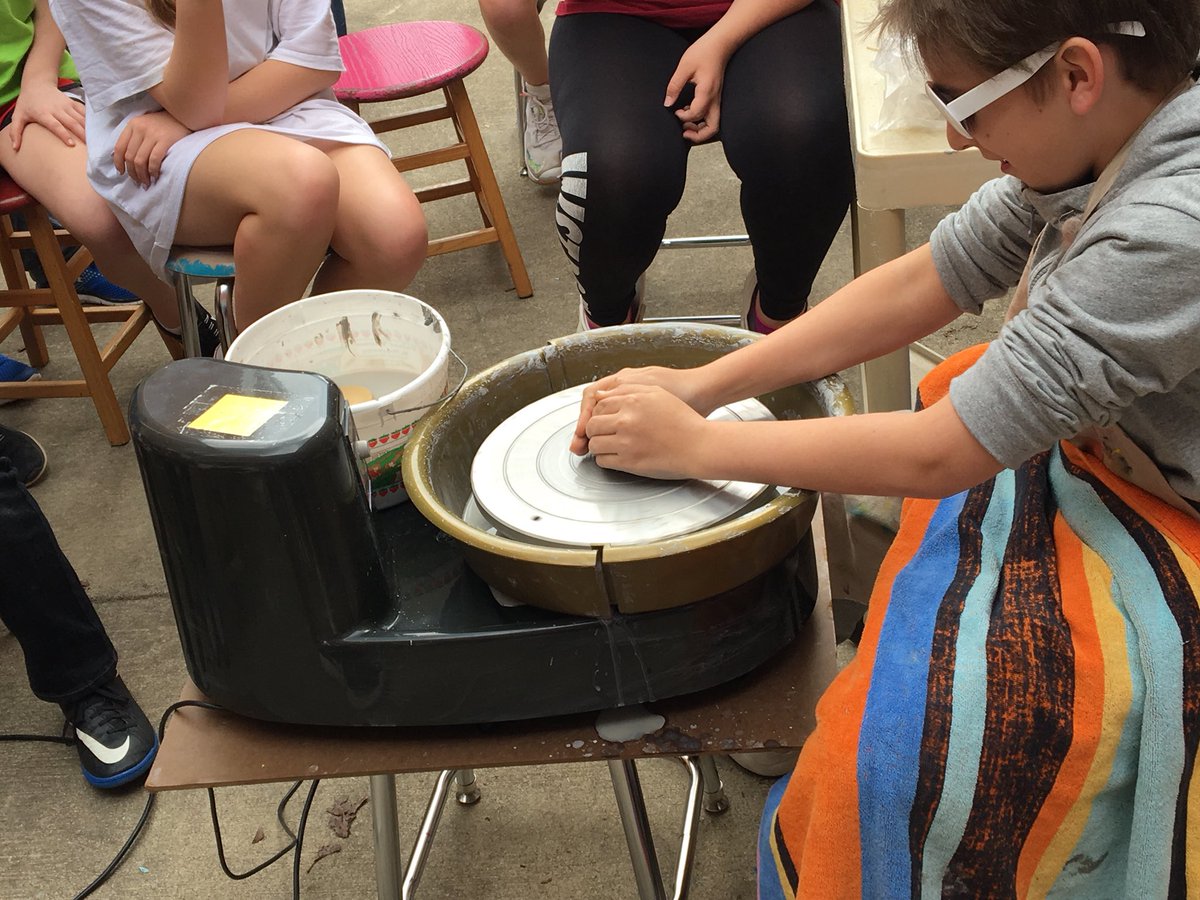 apeay's tweet photo. @HollyRidgeMS Pottety &amp; Sculpture students gave the wheel a try today! #notaseasyasitlooks #prettydayforpottery #whyarts #ConqueringtheRidge https://t.co/7fKt3IBlm6