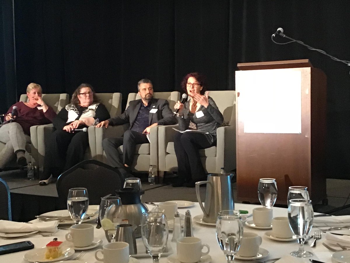 abbviecanada's tweet photo. Hier soir notre Chef national, Relations communautaires, Christine Montgrain a animé la soirée du Club de marketing pharmaceutique du Québec (CMPQ), Le pouvoir d’agir : Partenariat avec les associations de patients pour améliorer les résultats en matière de soins de santé. https://t.co/ZOTrsBGzL5