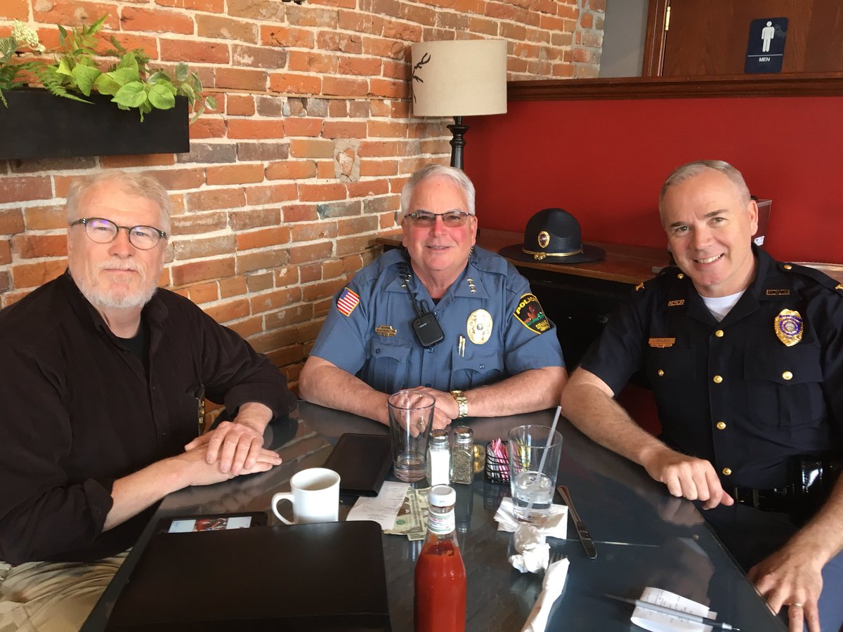 NSPColonel's tweet photo. Great meeting with the professionals @SewardCoSheriff and Seward PD today to discuss public safety.
#teamwork https://t.co/aQfeulOdU6