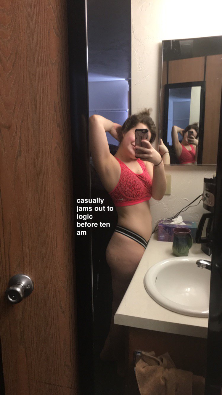 In need of attention, lets snapchat https://t.co/Dt7Fqv3h1w https://t.co/S8oR6WPRcm