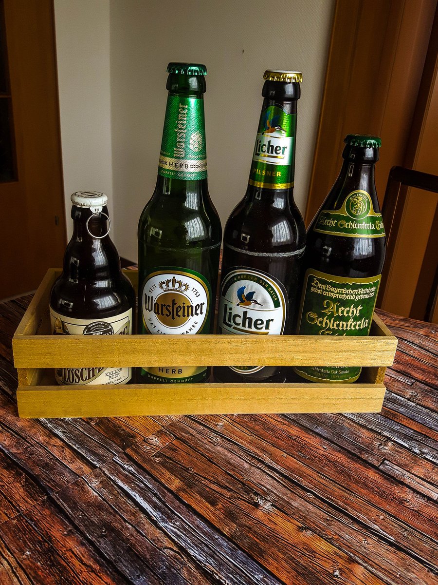 Welcome2mymind1's tweet photo. My friends and I... #beeroclock #beer #welcometomymind #beertime #beerlover #licher #löschzwerg #Warsteiner #aecht https://t.co/exwkvdqDoy