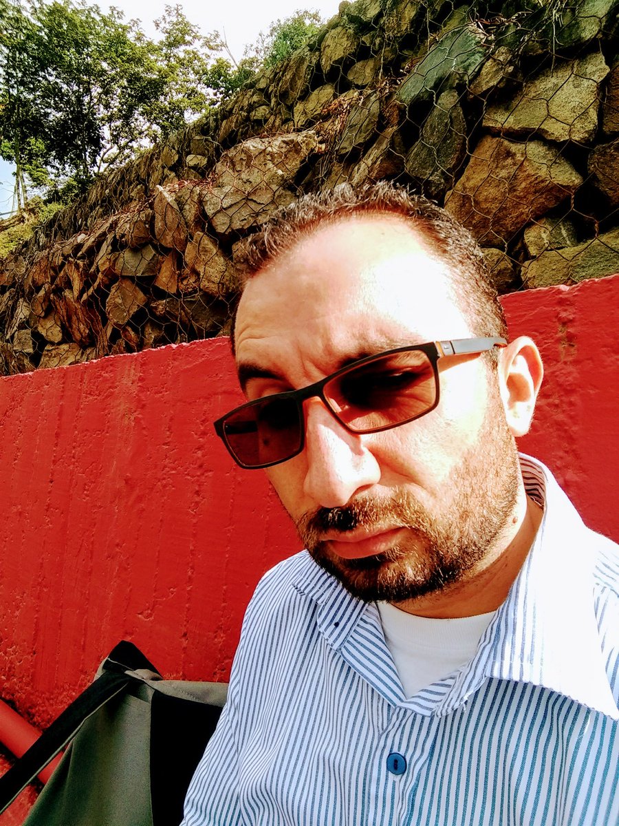 Leosaurio's tweet photo. #SpamDeGafas #juevesdebarbas #SolVespertino #CaraDeDiaLaborado #NoMasHT https://t.co/3WPiJVZg5D