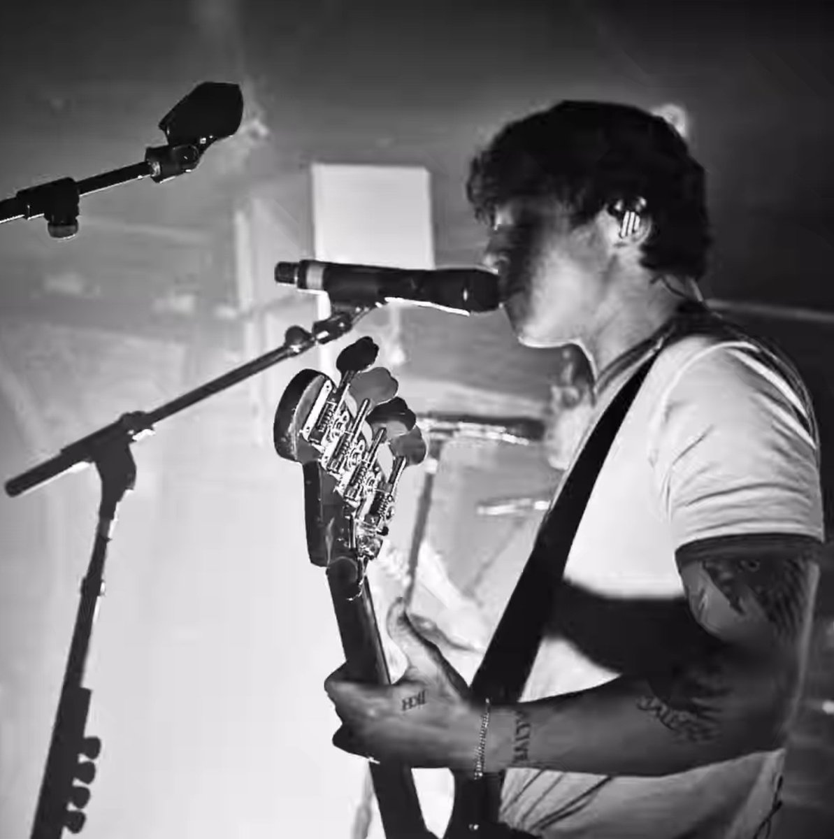 mgcanonymous's tweet photo. 😍😍😍 #YoungbloodLiveVideo https://t.co/qkx0mlixSg