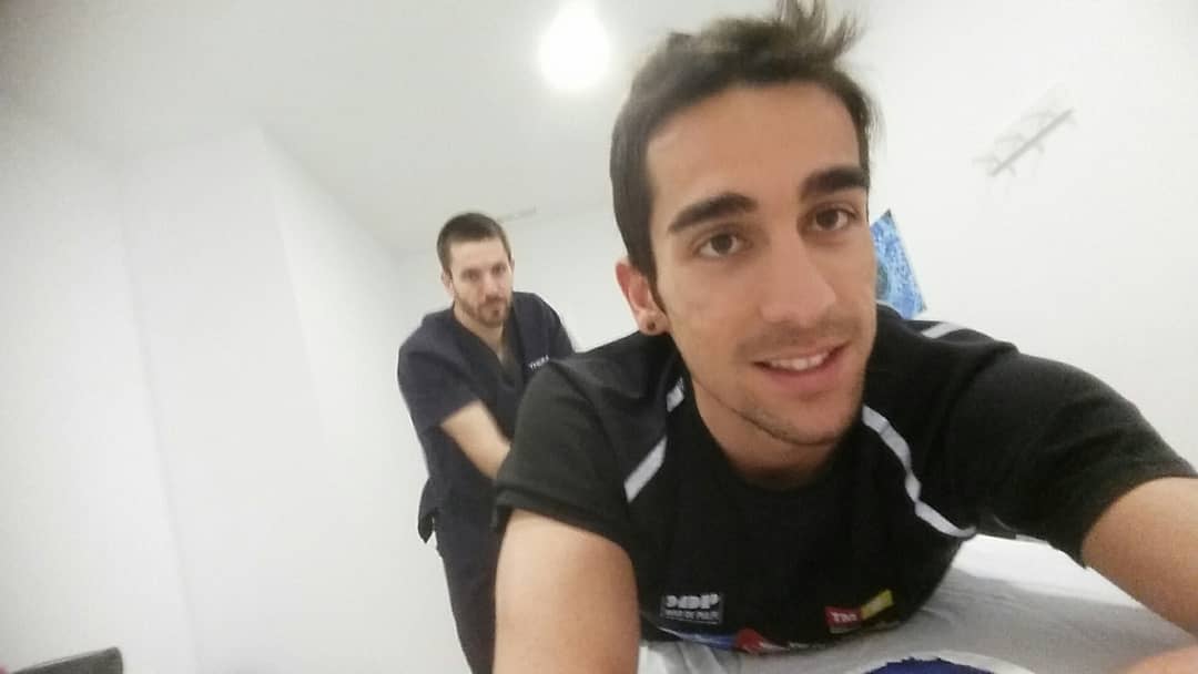 ivan_tri96's tweet photo. Pasando por @THERAFIS para que mi buen amigo @therafisio me solucionase una pequeña descompensacion en el dedo gordo del pie que me daba molestias en la carrera. Muchas gracias crack!!! #THERAFIS https://t.co/OgFEyseNXF