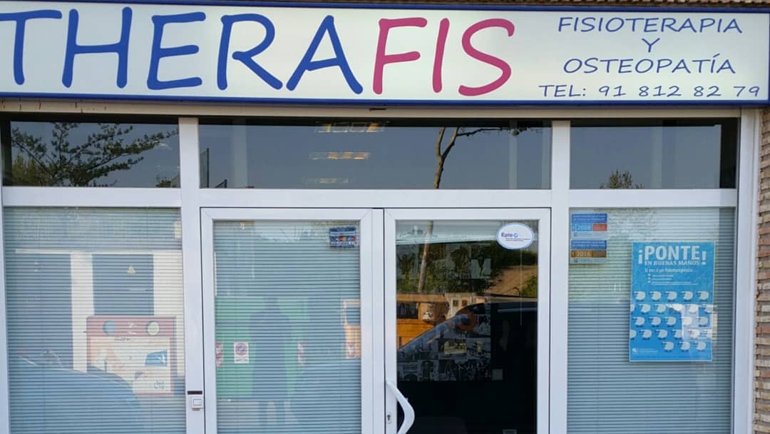 ivan_tri96's tweet photo. Pasando por @THERAFIS para que mi buen amigo @therafisio me solucionase una pequeña descompensacion en el dedo gordo del pie que me daba molestias en la carrera. Muchas gracias crack!!! #THERAFIS https://t.co/OgFEyseNXF