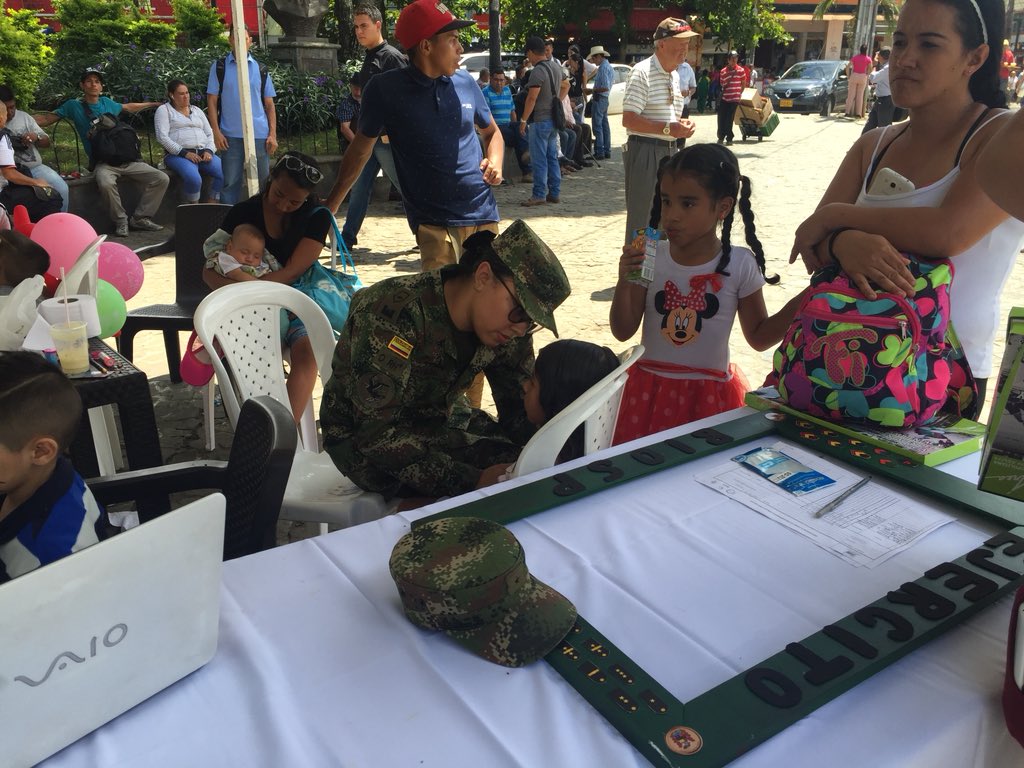 GobiernoBello's tweet photo. Desde la Secretaría de Gobierno, acompañamos la celebración del día del niño y vinculamos a el Ejército Nacional, la Policía y la Patrulla Canina para ser participes de la formación del futuro del país. 
#DíadelNiño
#BelloCiudaddeProgreso https://t.co/1PmvWWNJRc