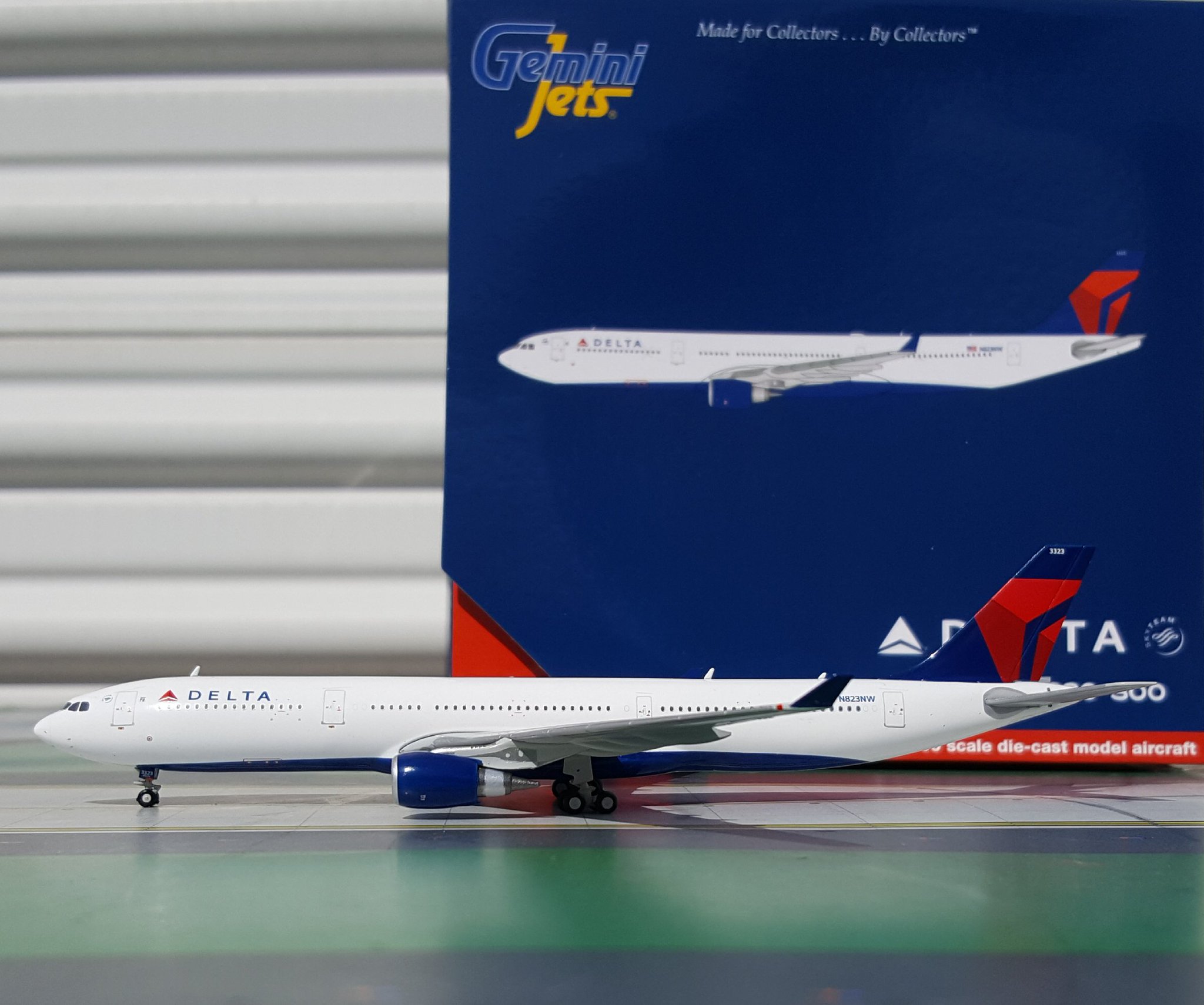Gemini 1/400 A330-300 デルタ航空 Delta Airbus A330-300 N823NW Gemini Jets GJDAL1729 Scale 1