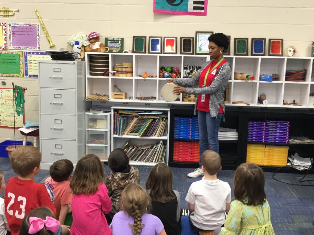 dfteachercadets's tweet photo. Just look at these Teacher Cadets shining in their role as teacher! #futureteacher #DFTC18 @dutchforkhigh #Pridein5 https://t.co/C9keoHGNaz