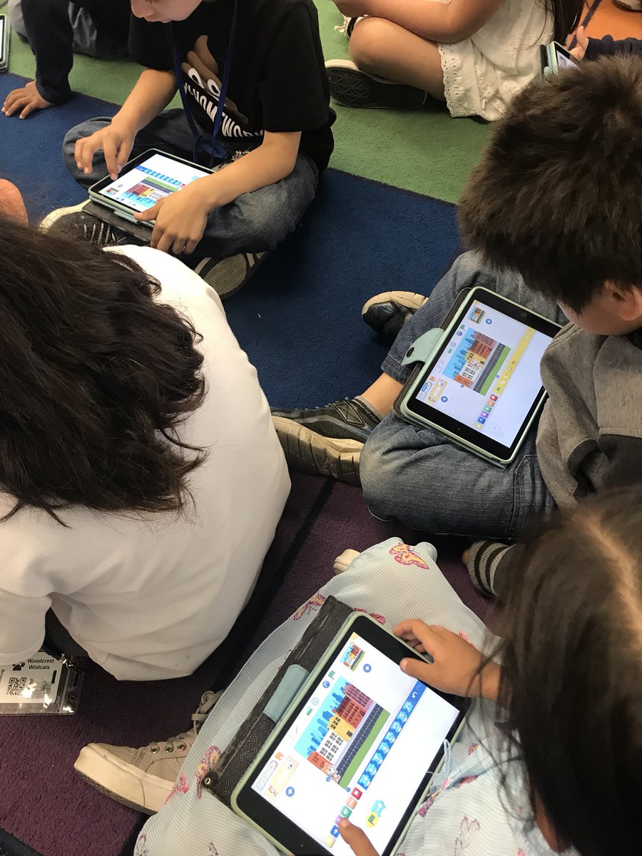 caridenny123's tweet image. Our friend @annkozma723 is teaching us all about @ScratchJr🐱📱 #CodinginKinder #iteachk #k2cantoo #WCWildcatPride @WoodcrestFSD