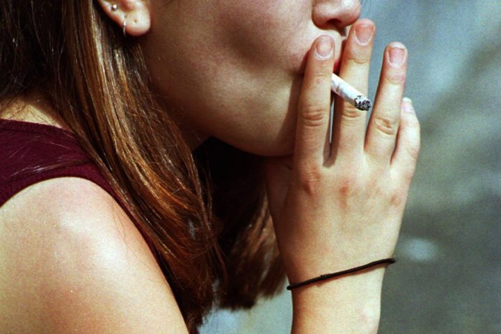 theILchronicle's tweet photo. Ten years after the state banned smoking in public places, #Illinois is one step closer to raising the age to buy tobacco from 18 to 21. https://t.co/XITs5Q28bU https://t.co/5qaKSy90Ly