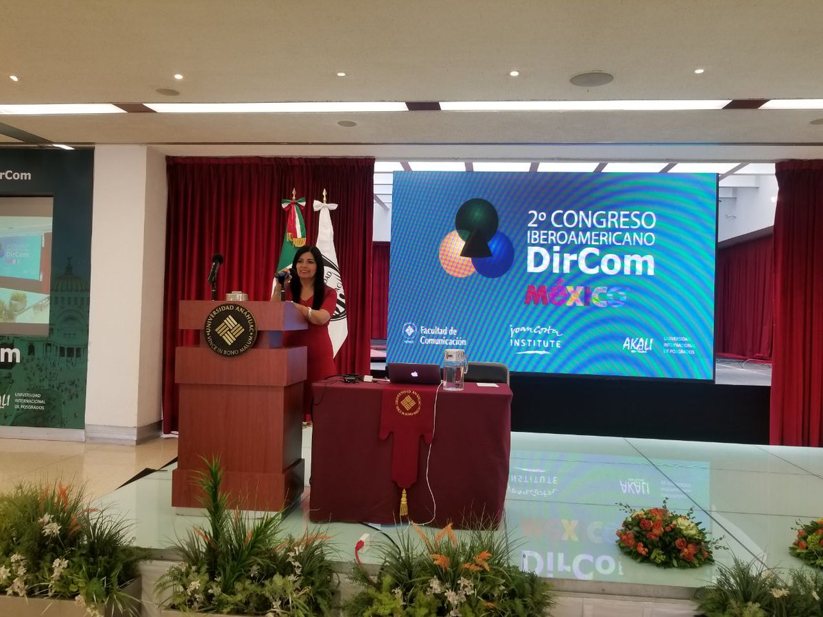 UDLAEcuador's tweet photo. Patricia Hidalgo (@pattyhidal) Directora del Máster #Dircomudla dicta su ponencia "Gestión de los Intangibles" hacia una Cultura de Servicio @DirComUDLA #2CongresoDirCom #México #YoDircom https://t.co/z89EcexGqz