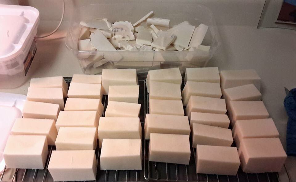 sleepingladysc's tweet photo. Blast from the past again.
These were the first soaps I ever made. Three years ago!
No color, no scent, just plain Jane soaps.
.
.
#soap #soapmaking #ColdProcessSoap #handmade #annassoaps https://t.co/9YccRaySWz