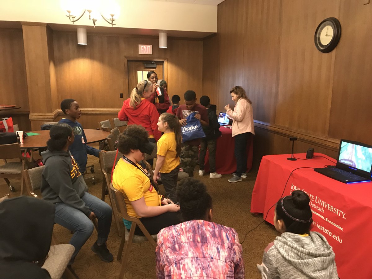 petemevans's tweet photo. Great working with @isu_4u students from @KingElemDMPS https://t.co/sBlILWbnoY #cycloneclassof2029 @ISUdesign @ISUExtension https://t.co/A5riGENEeO